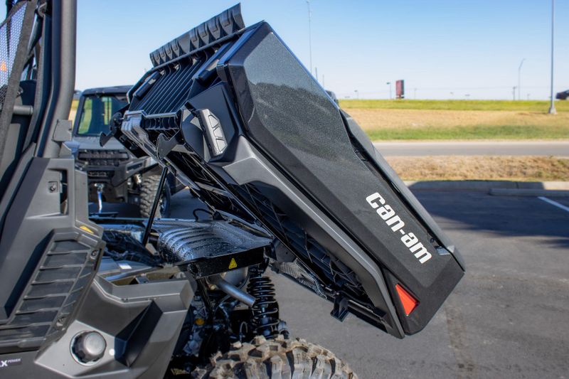 NEW 2026 CAN-AM DEFENDER XT HD11 WITH 1025 INCH TOUCHSCREEN Image 20