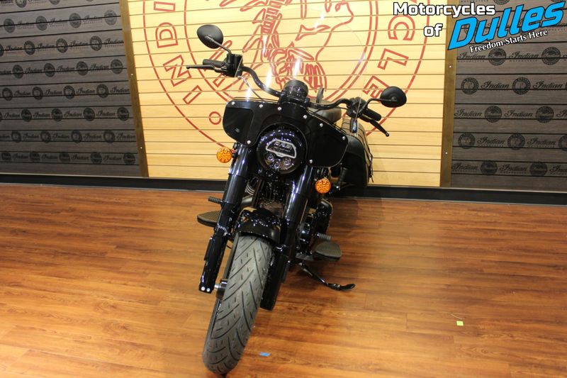 2025 Indian Motorcycle Super Chief Dark Horse Image 3
