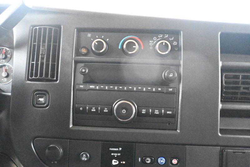2023 GMC Savana Passenger LSImage 28