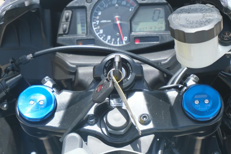 2025 Honda CBR600RR ABS DEEP PEARL GRAY Image 14