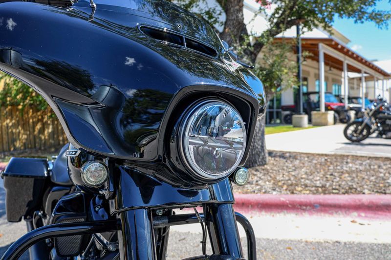 USED 2018 HARLEY STREET GLIDE SPECIAL Image 9