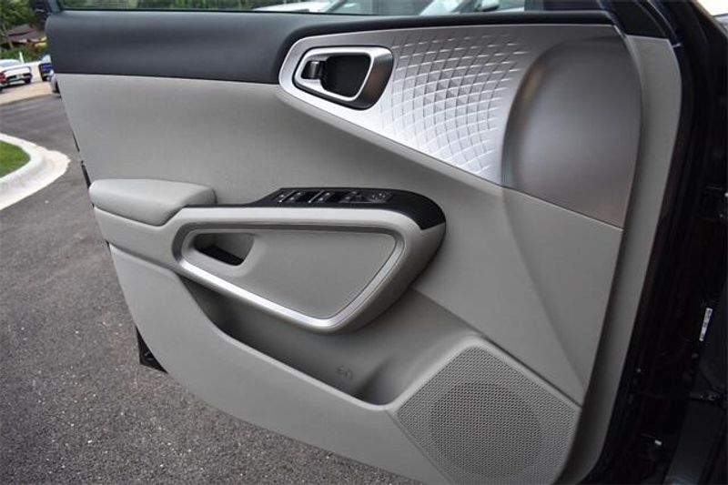 New 2025 Kia Soul LXImage 27