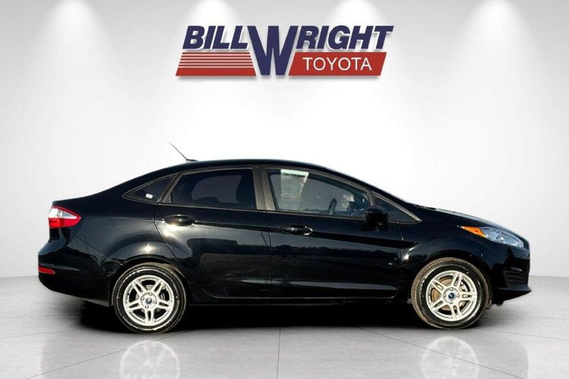 Used 2019 Ford Fiesta SEImage 2