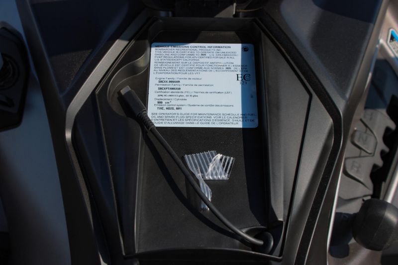NEW 2025 CAN-AM OUTLANDER MAX XT 1000R Image 28