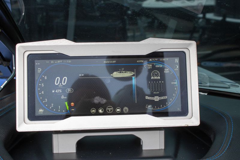 USED 2022 MALIBU M240 Image 24