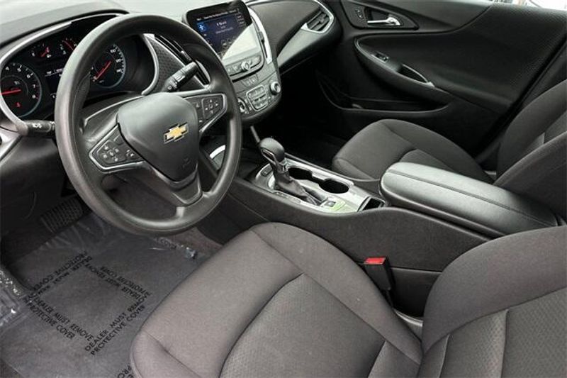 Used 2024 Chevrolet Malibu LTImage 8