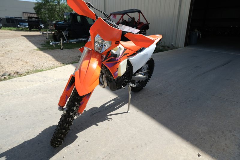 2024 KTM 500 XWF ORANGE Image 2