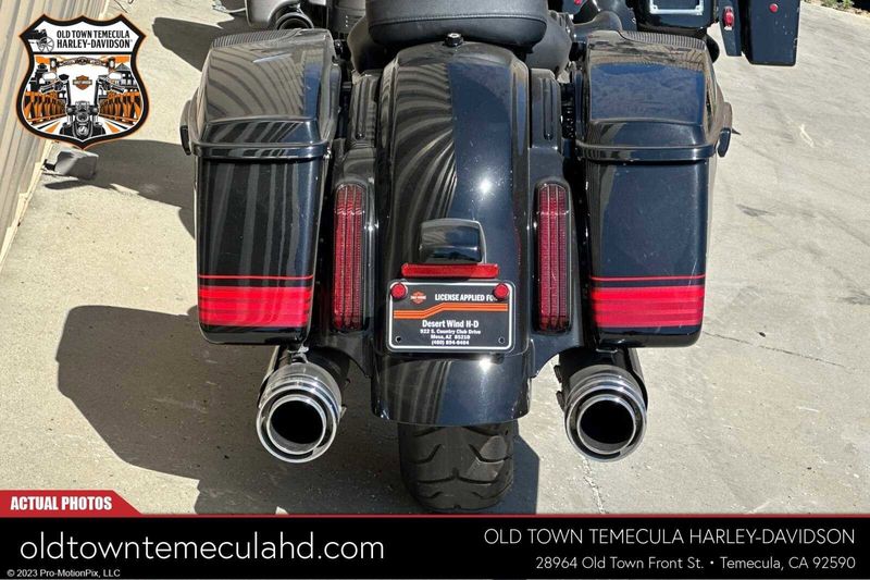 2021 Harley-Davidson Road Glide in a BLACK HOLE W/PINSTRIPE exterior color. BMW Motorcycles of Temecula – Southern California (951) 506-6903 bmwmotorcyclesoftemecula.com 