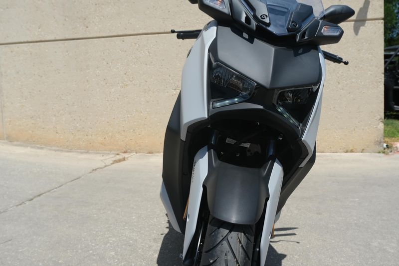 2024 Yamaha XMAX GRAY Image 10