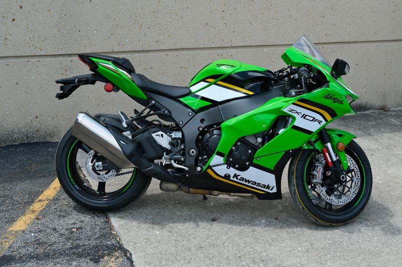 2025 Kawasaki NINJA ZX10R KRT EDITION LIME GREEN AND EBONY AND PEARL BLIZZARD WHITE Image 3