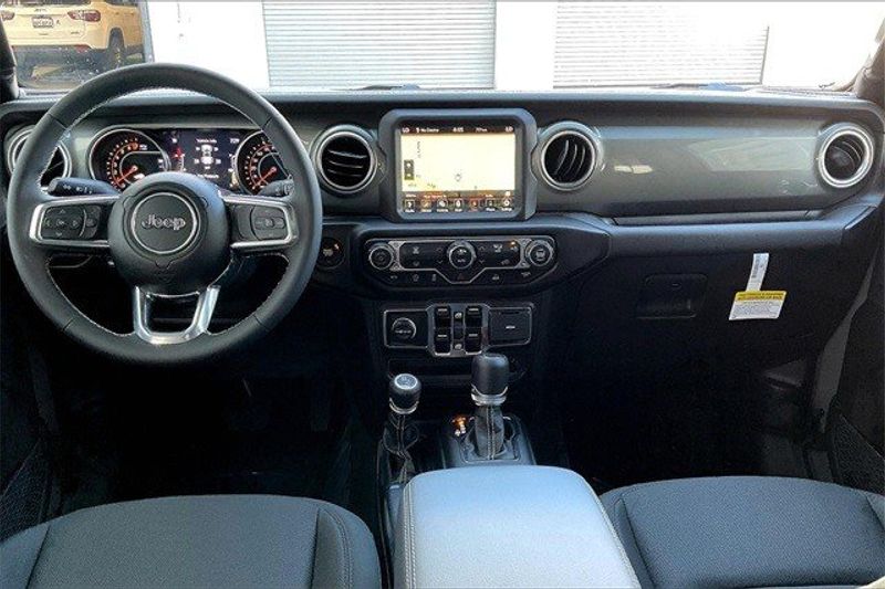 2023 Jeep Gladiator Overland 4x4Image 4