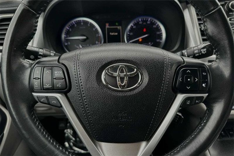 2018 Toyota Highlander Image 22