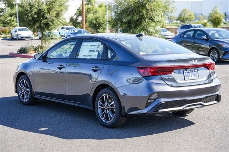 2024 Kia Forte LXSImage 13