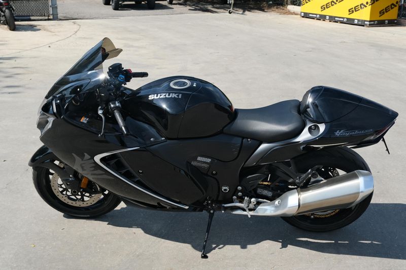 Used 2024 Suzuki HAYABUSA METALLIC MATTE BLACK NO 2 AND GLASS SPARKLE BLACK Image 6