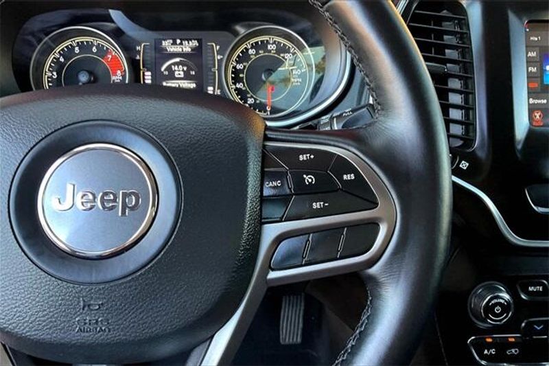 2021 Jeep Cherokee Latitude LuxImage 19