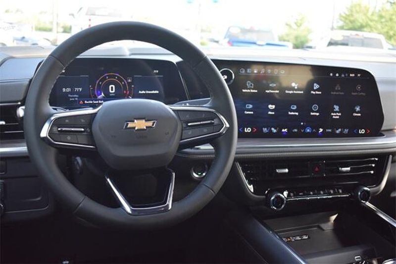 New 2025 Chevrolet Suburban PremierImage 23