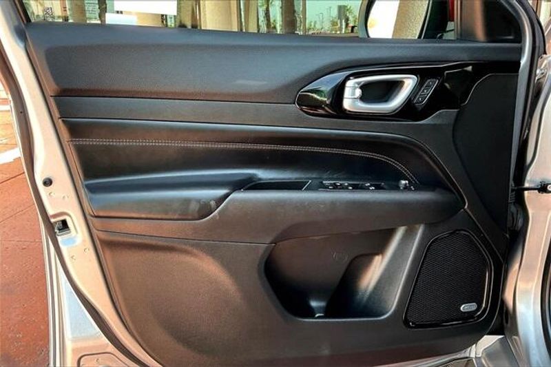 2023 Jeep Compass LimitedImage 22