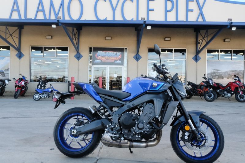 2025 Yamaha MT09 TEAM BLUEImage 7