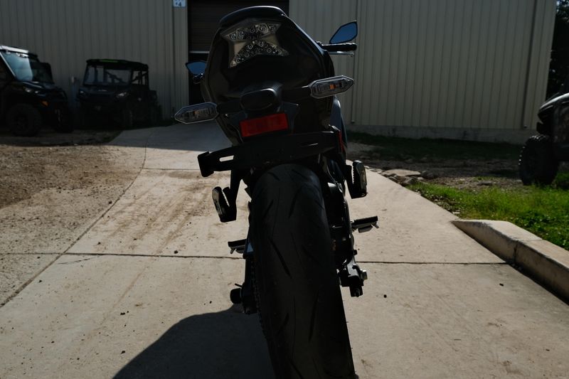2025 Kawasaki NINJA 650 ABS METALLIC MATTE OLD SCHOOL GREEN AND METALLIC SPARK BLACK Image 20