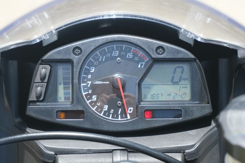 2025 Honda CBR600RR ABS DEEP PEARL GRAY Image 11