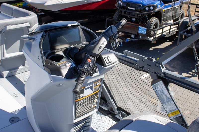 NEW 2026 SEADOO SWITCH CRUISE 21 300HP TECH PACKAGE WITH PAINTED TRAILER Image 15