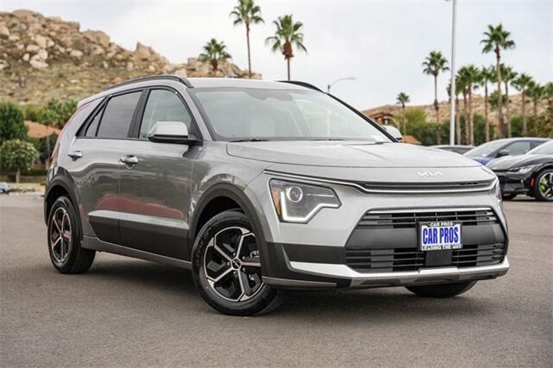 2025 Kia Niro EXImage 2
