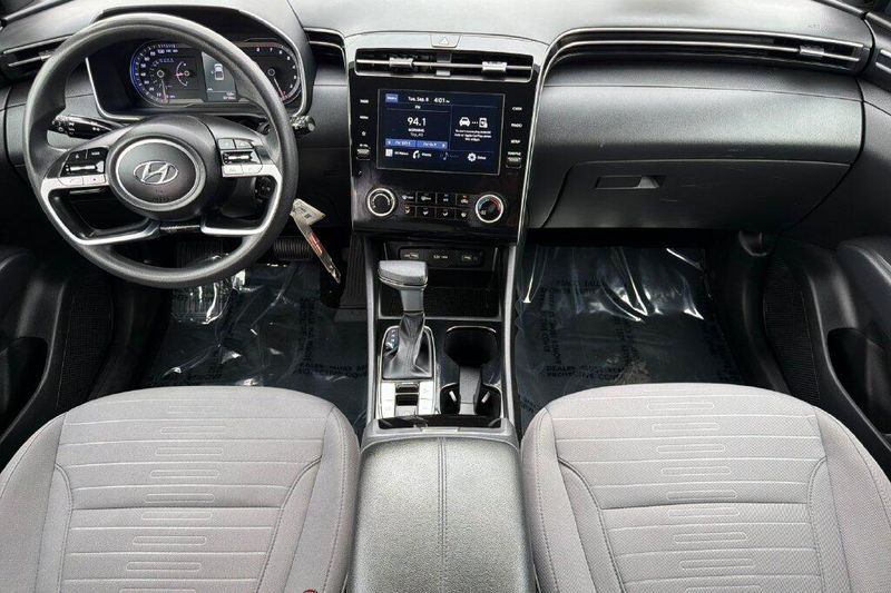 Used 2024 Hyundai Santa Cruz SEImage 12