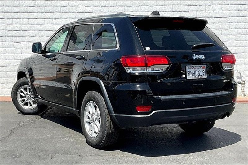 2020 Jeep Grand Cherokee Laredo E in a Diamond Black Crystal Pearl Coat exterior color and Blackinterior. I-10 Chrysler Dodge Jeep Ram (760) 565-5160 pixelmotiondemo.com 