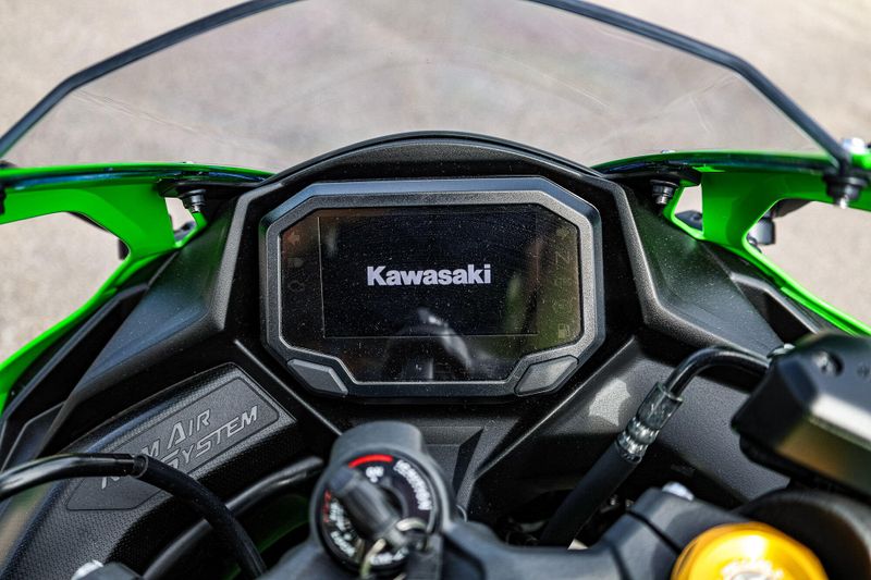 2025 Kawasaki NINJA ZX4RR ABS KRT EDITION ABS LIME GREEN AND EBONY AND PEARL BLIZZARD WHITE Image 14