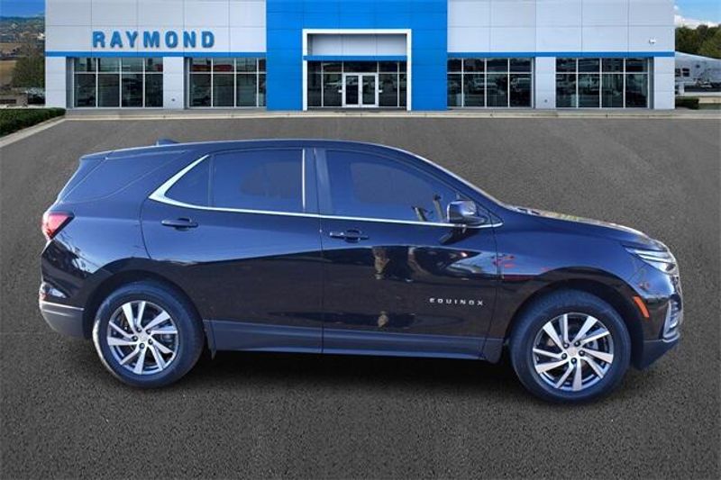 Used 2024 Chevrolet Equinox LTImage 2