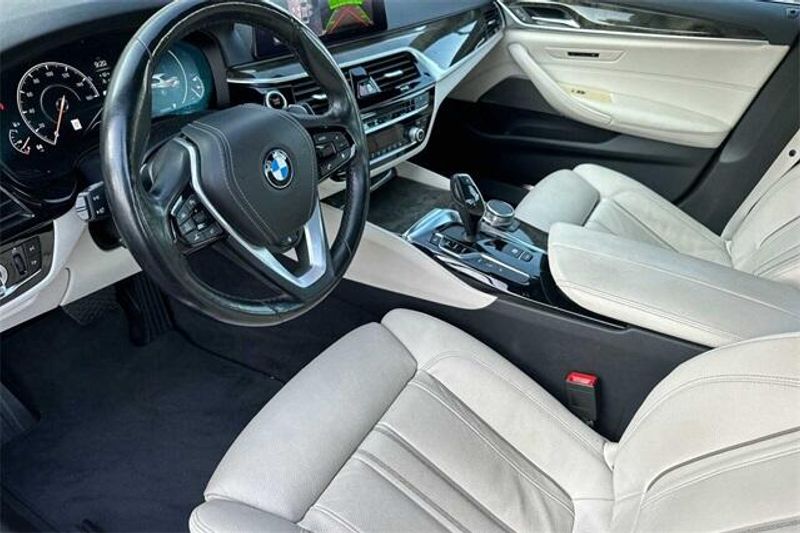 2019 BMW 5 Series 530e iPerformanceImage 8