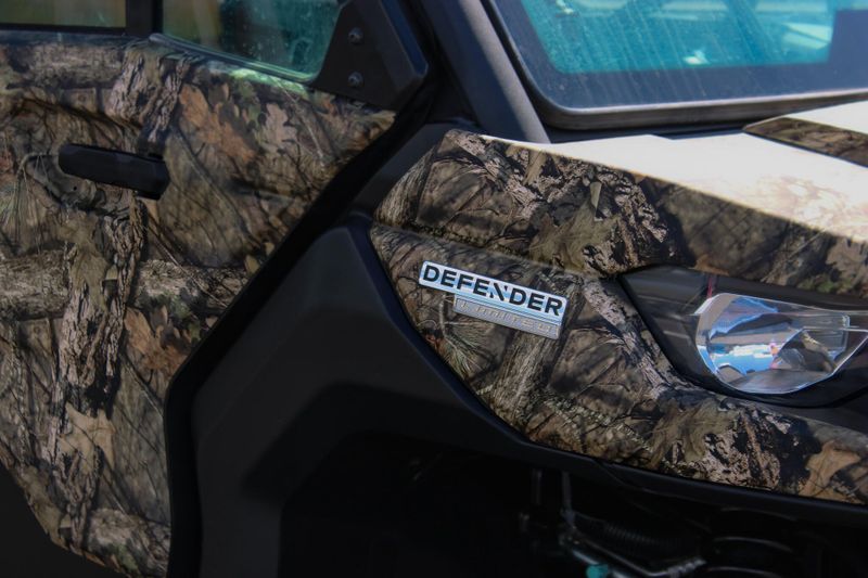 2023 Can-Am DEFENDER MAX LTD HD10 BACKWOODS CAMO Image 12