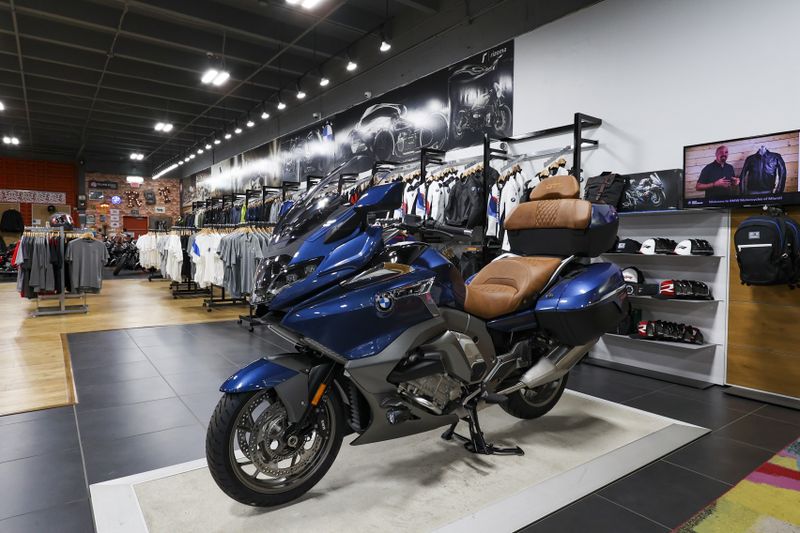 2019 BMW K 1600 B  in a IMPERIAL BLUE METALLIC exterior color. BMW Motorcycles of Miami 786-845-0052 motorcyclesofmiami.com 