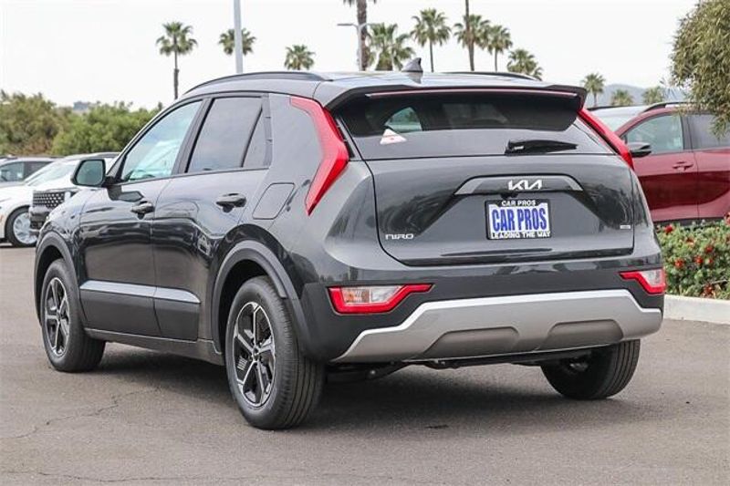 2025 Kia Niro LXImage 15