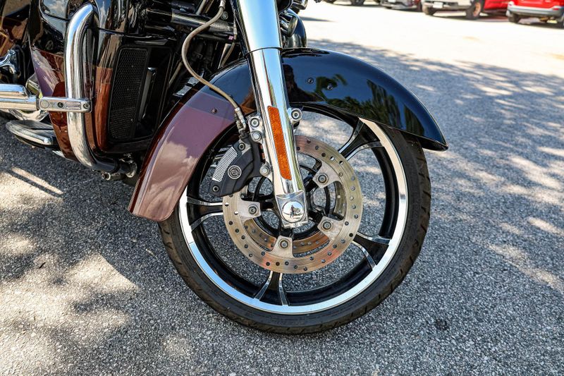 2019 HARLEY LIMITED ELECTRIC GLIDE CVO LIMITED  ROOT BEER Image 9