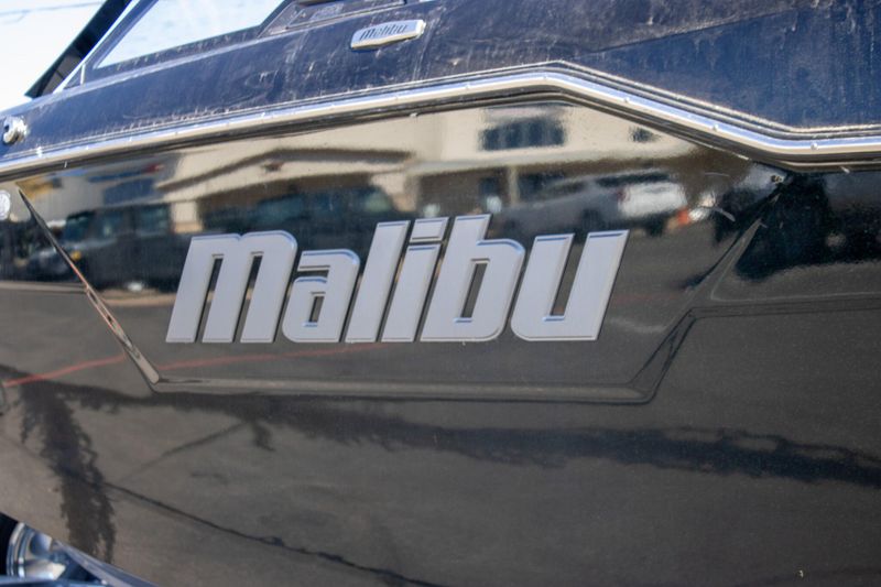 2023 MALIBU M220Image 8