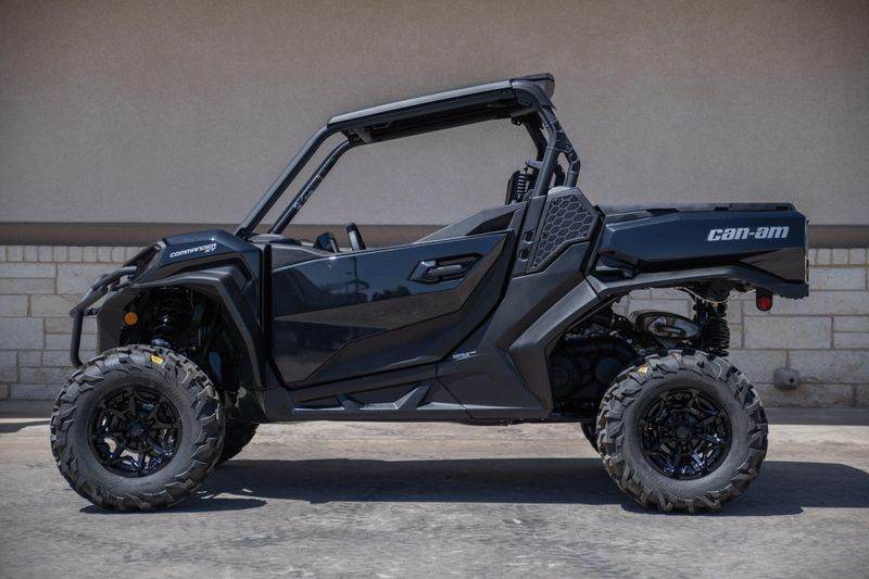 2025 Can-Am COMMANDER XT 700 TRIPLE BLACKImage 7