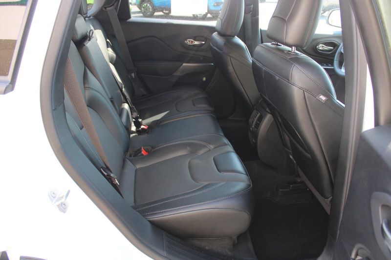 2022 Jeep Cherokee Latitude Lux photo 21