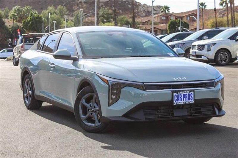 New 2025 Kia K4 LXSImage 2