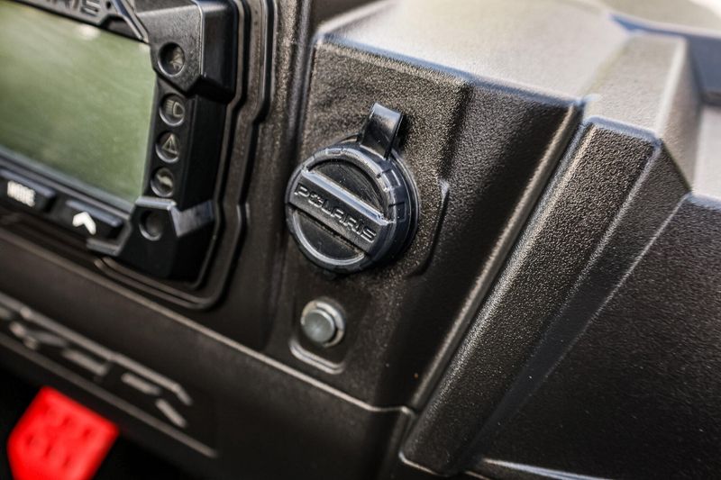 2022 Polaris RZR 200 EFI  WHITE LIGHTNING Image 21