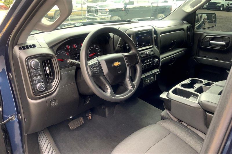 2022 Chevrolet Silverado 1500 Custom photo 13
