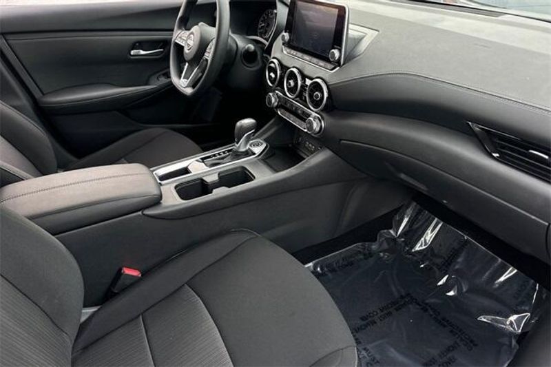 New 2025 Nissan Sentra SVImage 12