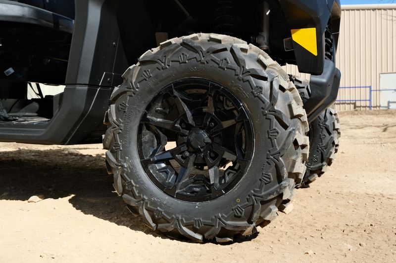 NEW 2026 CAN-AM DEFENDER MAX DPS HD9  in a STEALTH BLACK exterior color. Family PowerSports (877) 886-1997 familypowersports.com 