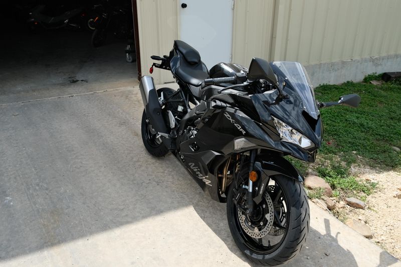 New 2025 Kawasaki NINJA ZX4R ABS METALLIC SPARK BLACK Image 9