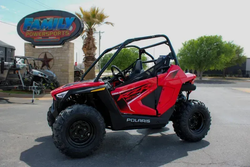 2025 Polaris RZR 200 EFI INDY RED Image 3