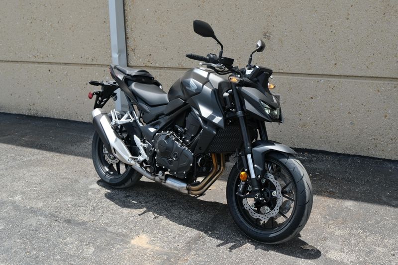 2025 Honda CB750 HORNET MATTE BLACK METALLIC Image 1