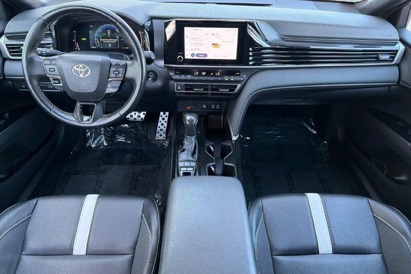 Used 2025 Toyota Camry SEImage 12