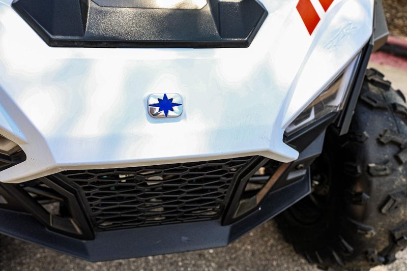 2022 Polaris RZR 200 EFI  WHITE LIGHTNING Image 2