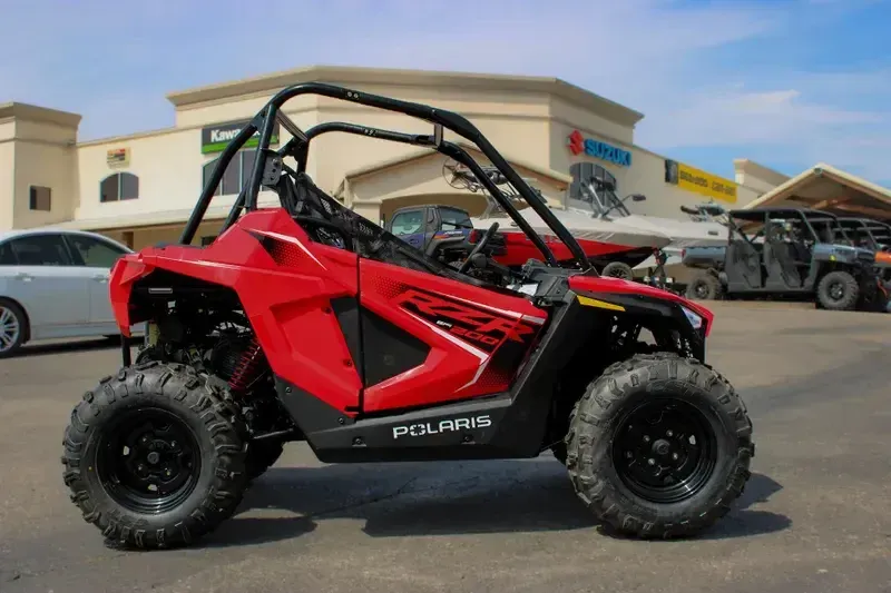 2025 Polaris RZR 200 EFI INDY RED Image 2