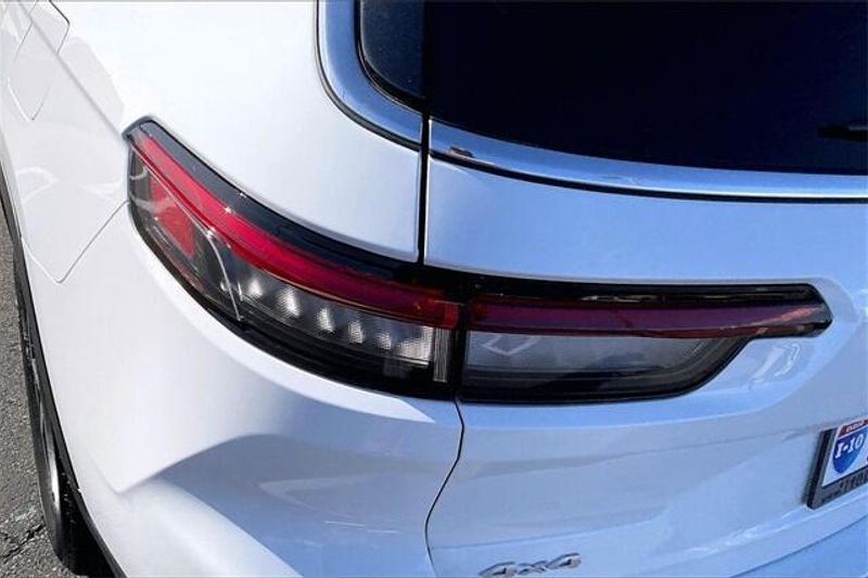 New 2025 Jeep Grand Cherokee L Limited 4x4Image 12